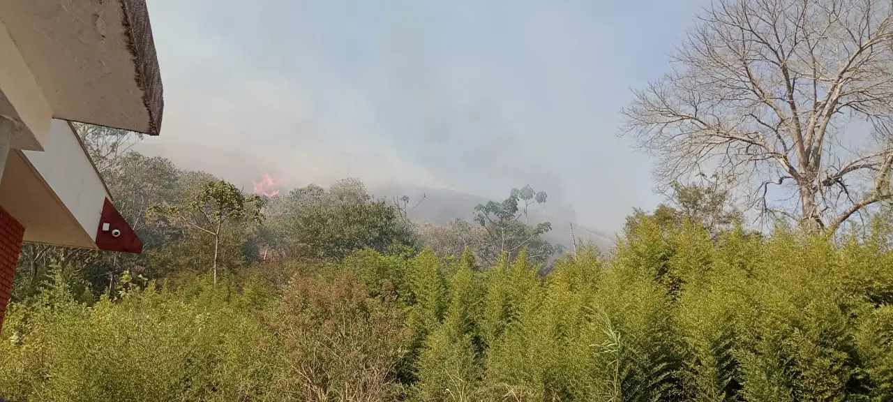 Queimada é registrada nesta terça no Bairro Santo Antônio em Santos Dumont